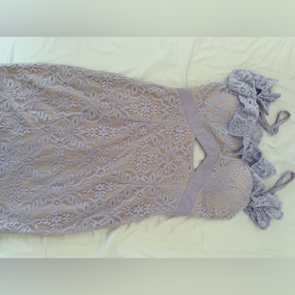 Selfie Leslie Elegant Lace Strapless Dress